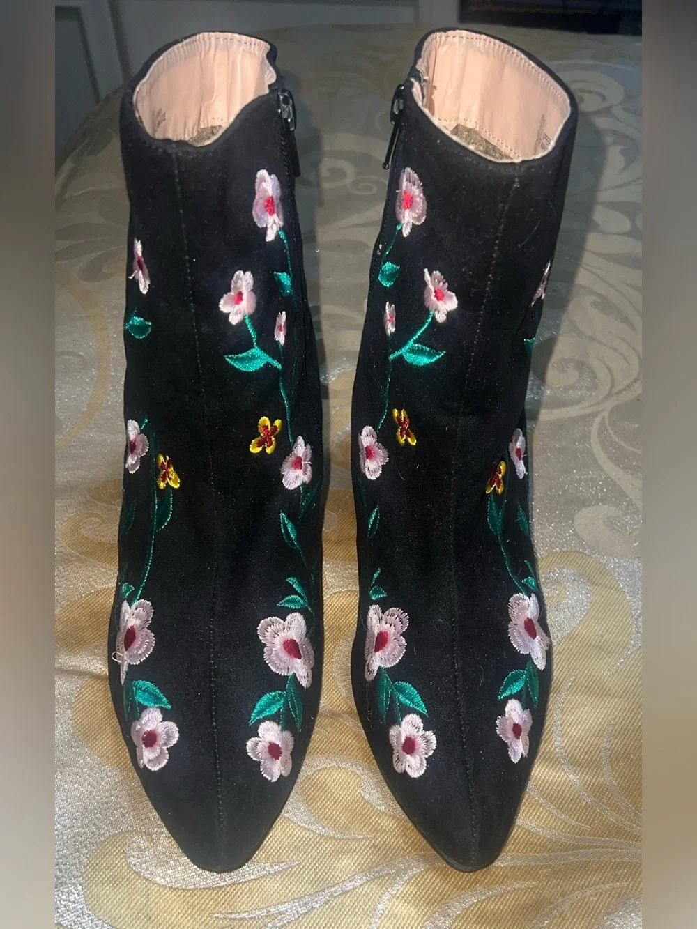 Chase & Chloe Black Floral Embroidered Ankle Booties Size 10